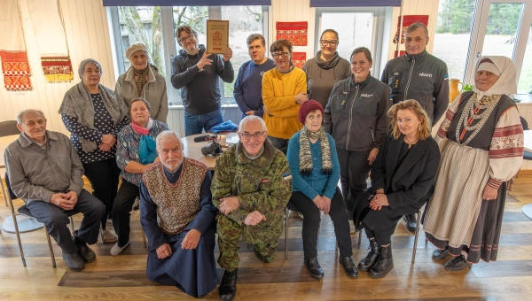 FOTOD Koos on tummisem olla: Uusvada külamaja sai tunnustuse kriisikindluse eest